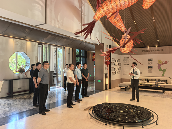 壽縣縣委常委、副縣長(cháng)房鯤鵬一行到訪(fǎng)省健康養老公司