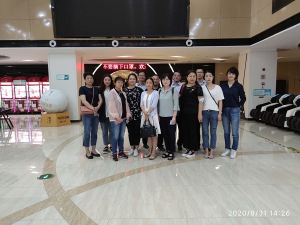 安徽鹽業(yè)地產(chǎn)集團公司機關(guān)第一、第二黨支部組織觀(guān)看愛(ài)國主義題材影片《八佰》