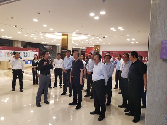 滁州市“三看三比”檢查組蒞臨定遠紅星美凱龍商場(chǎng)觀(guān)摩項目工作