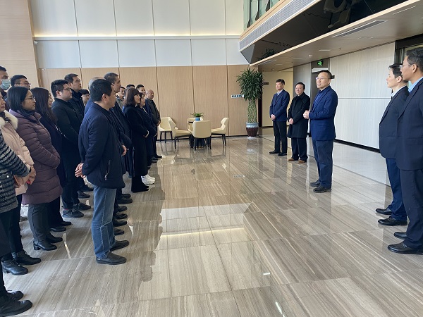 馬占文一行到徽鹽地產(chǎn)集團走訪(fǎng)慰問(wèn)