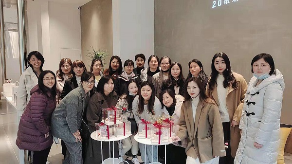 巧手做烘焙，甜蜜好時(shí)光——地產(chǎn)集團工會(huì )舉辦婦女節主題烘焙活動(dòng)