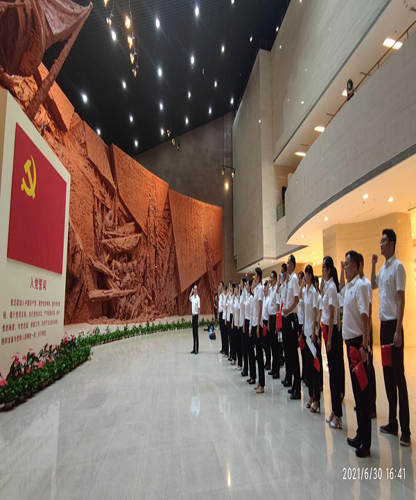 徽鹽地產(chǎn)集團開(kāi)展“追憶歷史，重溫入黨志愿書(shū)”主題活動(dòng)