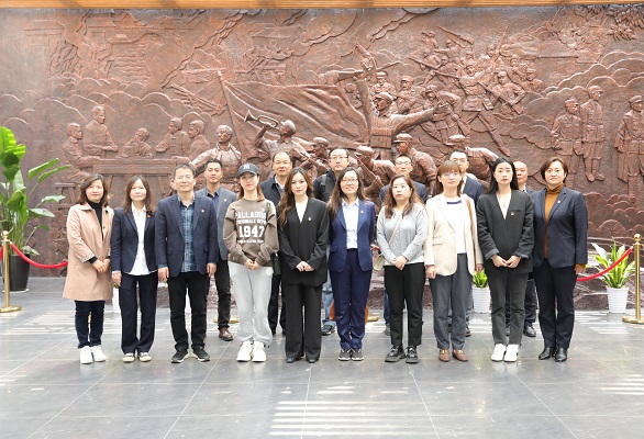 本部第一、二黨支部聯(lián)合開(kāi)展主題黨日活動(dòng)