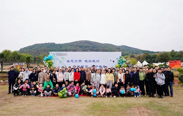 生態(tài)文明 我知我行 登高望遠 奮力爭先——地產(chǎn)集團舉辦職工趣味答題闖關(guān)登山比賽